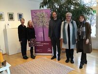 Zum Foto (v.l.): Monika Bilstein, Vizepräsidentin des Soroptimistenclubs Wuppertal-Toelleturm, Sabine Böse von der Frauenberatung, Herr Bethe junior von der Bethe-Stiftung, Dr. Walburga Temminghoff, Präsidentin des Soroptimistenclubs Wuppertal-Toelleturm und Doris Andernach-Schröder, Präsidentin des Soroptimistenclubs Wuppertal. Foto: Katharina Rüth. 